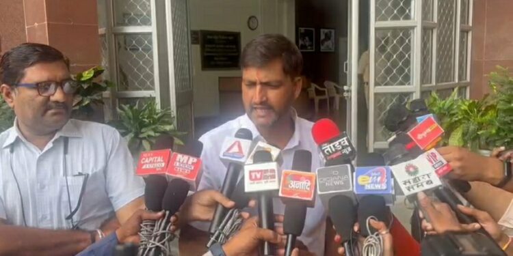 कालापीपल विधानसभा का बड़ा मामला…l 12 हजार फर्जी वोटरों की लिस्ट सौंपी निर्वाचन आयोग को…MLA कुणाल चौधरी….!