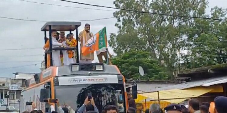 भारतीय जनता पार्टी जन आशीर्वाद यात्रा पहुंची नरसिंहपुर जिले के सिंहपुर में यात्रा की हुई आगवानी देखिऐ VIDEO