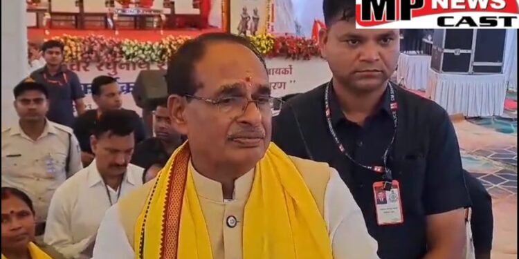जबलपुर CM शिवराज का बयान कांग्रेस पूरी तरह से फर्जी पार्टी, लोग फर्जी ऑडियो निकाल रहे हैं, फर्जी सर्वे आ रहे है”, राजा शंकर शाह एवं कुंवर रघुनाथ शाह के बलिदान दिवस के अवसर पर जबलपुर पहुंचे हैं मुख्यमंत्री, देखें VIDEO