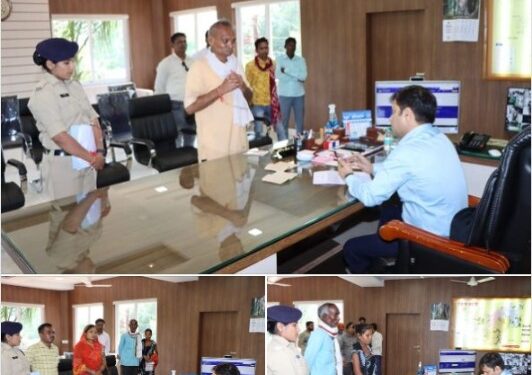 पुलिस अधीक्षक कार्यालय कटनी में मंगलवार को पुलिस अधीक्षक अभिजीत कुमार रंजन ने जनसुनवाई करते हुए आवेदकों से आवेदन प्राप्त कर