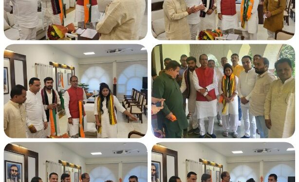 कमलनाथ का गढ़ छिंदवाड़ा के अमरवाड़ा विधानसभा से बड़ी खबर* *भाजपा का बड़ा धमाका-मोनिका बट्टी ने ज्वाइन की भाजपा*