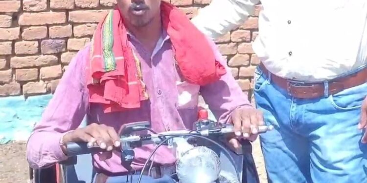 कलेक्टर की सहृदयता देख भावुक हुआ संदीप