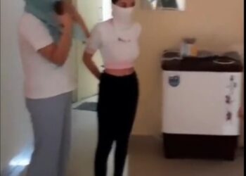 विदेशी महिलाएं समेत पुरुष को किया गया गिरफ्तार  अलकनंदा एनक्लेव अपार्टमेंट में चल रहा था विदेशी महिलाओं का सेक्स स्कैंडल