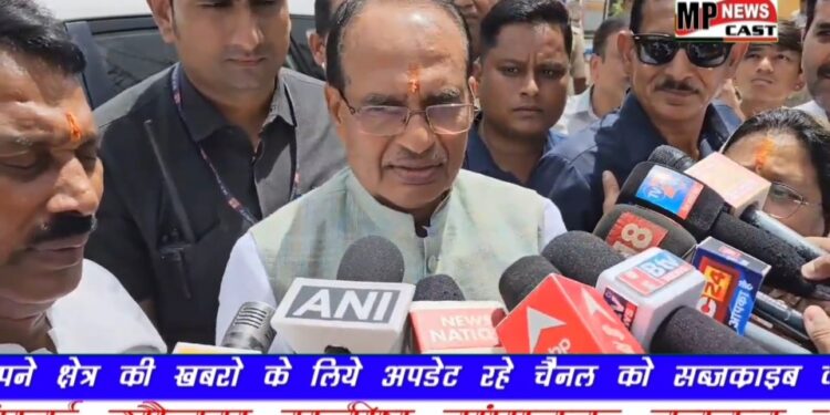 जनता खुले मन से भारतीय जनता पार्टी को आशीर्वाद दे रही है।   कांग्रेस ने हमारी योजनाएं बंद कीं, सनातन का अपमान किया; मध्यप्रदेश इसे सहन नहीं करेगा। उन पर आक्रोश का प्रकटीकरण होगा और हम पर आशीर्वाद बरसेगा।