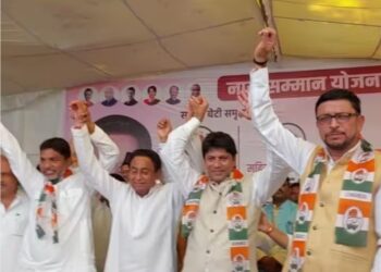 चुनाव से पहले बीजेपी को झटका, एक हजार से ज्यादा कार्यकर्ताओं ने थामा कांग्रेस का दामन