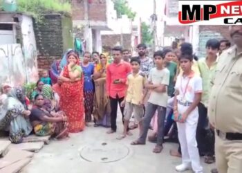 उज्जैन महावीर नगर में एक ही परिवार के 4 लोगों के शव मिले,