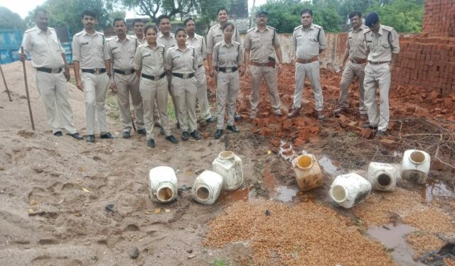 आबकारी विभाग द्वारा आगामी विधानसभा निर्वाचन के मद्देनजर अवैध शराब के विरुद्ध जिले में चलाये जा रहे विशेष अभियान के अंतर्गत दो दिवस में शहर इटारसी एवं सिवनी मालवा में अवैध शराब माफियाओं के विरुद्ध बड़ी कार्यवाही,जप्त अवैध सामग्री की अनुमानित कीमत 199000/