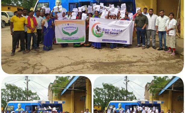 *डोंगरगढ़ नगर पालिका में भारत सरकार के स्वच्छता ही सेवा अभियान के तहत मोबाईल मेडिकल यूनिट के माध्यम से शिविर लगाकर सभी कर्मचारियों का स्वास्थ्य परिक्षण किया गया*