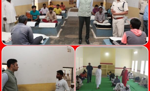 निरक्षर बंदियों के जीवन में साक्षरता की अलख जगाने जिला जेल में कलेक्टर श्री प्रसाद के नवाचार से संवर रहा बंदियों का जीवन