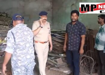 जबलपुर गुरंदी बाजार में मचा हड़कंप, कबाड़ियों के यहां ओमती पुलिस ने मारा छापा