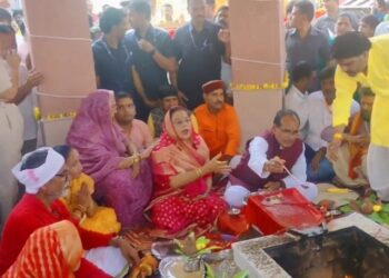 मुख्यमंत्री  शिवराज सिंह  चौहान आज सपत्नीक विदिशा के रंगई स्थित श्री बाढ़ वाले गणेश मंदिर में आयोजित कार्यक्रमों में शामिल। VIDEO