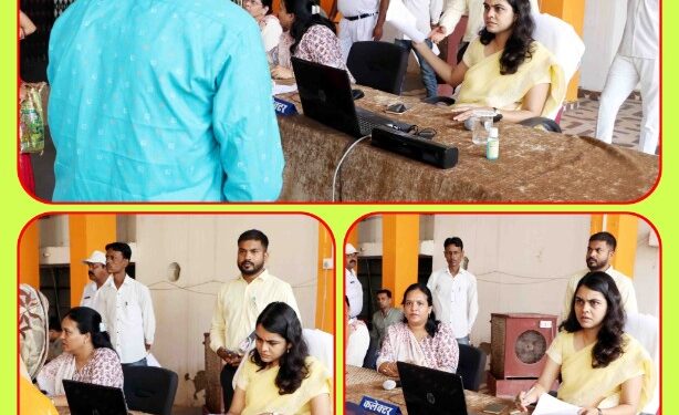 कलेक्टर सुश्री ऋजु बाफना ने आवेदनों का समय- सीमा में निराकरण करने के दिये निर्देश