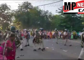 गोंडवाणा गणतंत्र पार्टी और पुलिस के बीच हुई झ़ड़प देखे VIDEO