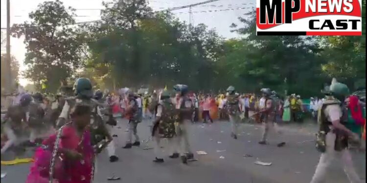 गोंडवाणा गणतंत्र पार्टी और पुलिस के बीच हुई झ़ड़प देखे VIDEO