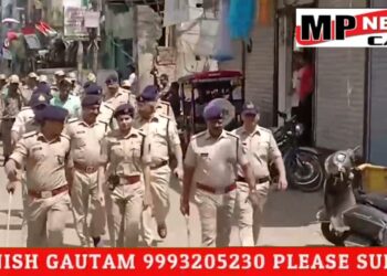 जबलपुर। पुलिस ने निकाला फ्लैग मार्च, VIDEO