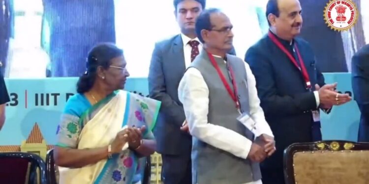 महामहिम राष्ट्रपति श्रीमती द्रौपदी मुर्मु जी ने आज जबलपुर में मध्‍यप्रदेश उच्‍च न्‍यायालय की एनेक्‍सी बिल्डिंग का शिलान्यास किया। VIDEO