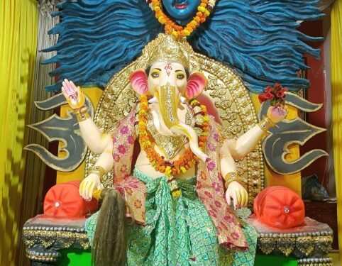 काली मंदिर आईटीआई में विघ्नहर्ता सिध्दीविनायक की भव्य एवं आकर्षक प्रतिमा जनाकर्षण का केंद्र बनी