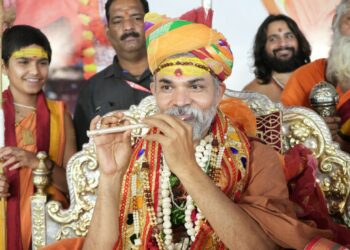 जिसके जीवन में यम नियम नही,वह व्यक्ति पशु के समान है-शंकराचार्य*