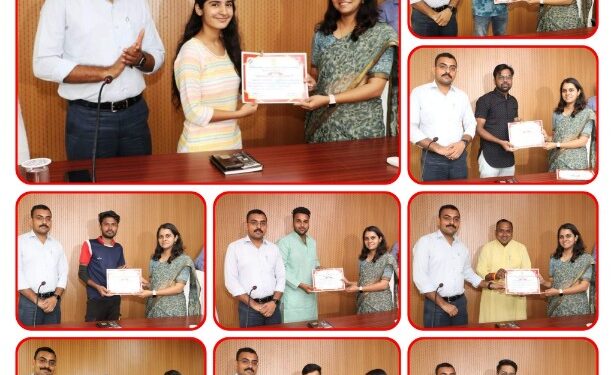 जिला निर्वाचन अधिकारी ने मतदाता जागरूकता प्रतिभागियों को वितरित किये प्रमाण पत्र