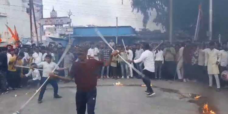 छिंदवाड़ा *भुजलिया का पर्व बड़े ही धूमधाम से हिंदू मुस्लिम भाइयों ने मनाया भुजलिया के पर्व में हिंदू भाइयों की रैली में मुस्लिम भाइयों ने कौमी एकता की निशानी देखने को मिली*