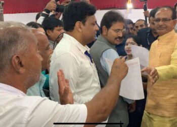 पत्रकारों पर लगे मुकदमे वापस नहीं तो वोट नहीं देखें VIDEO
