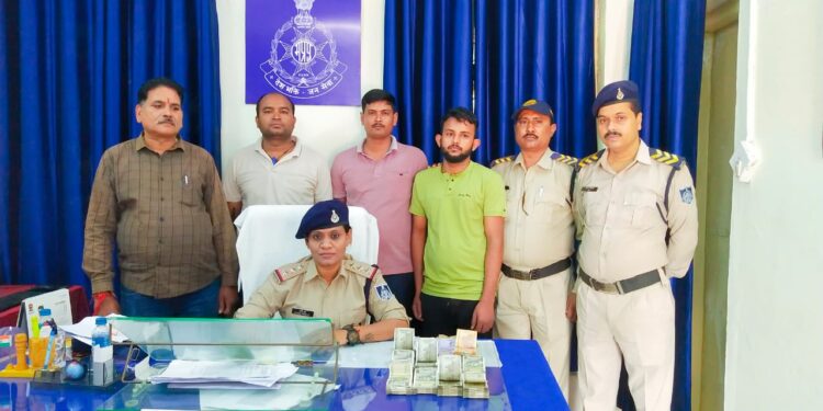 479000 बरामद रुपए लेकर भागा बदमाश को रेल्वे पुलिस ने गिरफ्तार