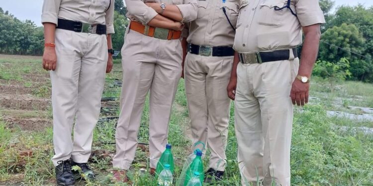 अवैध शराब के विरूद्ध आबकारी विभाग की कार्यवाही 615 किलोग्राम महुआ लाहन, 51 लीटर अवैध हाथ भट्टी मदिरा जप्त
