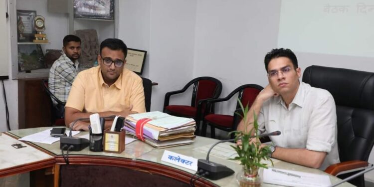 कलेक्टर श्री प्रसाद की अध्यक्षता में जिला स्तरीय वाटरशेड विकास सलाहकार समिति की बैठक संपन्न  विकासखण्ड ढ़ीमरखेड़ा में आयोजित होगा पशु मेला
