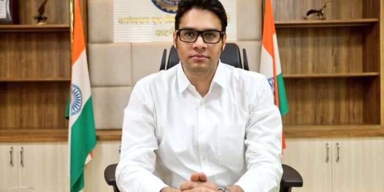 बैंक खाता खुलवाने भटक रही बालिका की शिकायत का कलेक्टर ने कराया त्वरित निदान  मुख्यमंत्री बालिका ई स्कूटी योजना का लाभ पाने हेतु खाता खुलवाने बैंक के चक्कर लगा रही थी बालिका