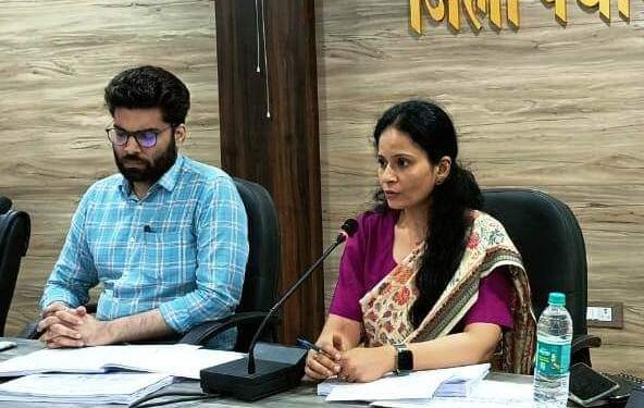 ग्राम की जरूरतों का ध्यान रखते हुए नवीन कार्यों की स्वीकृति प्रदान करें – डॉ. सिडाना कलेक्टर ने की ग्रामीण विकास विभाग के कार्यों की समीक्षा