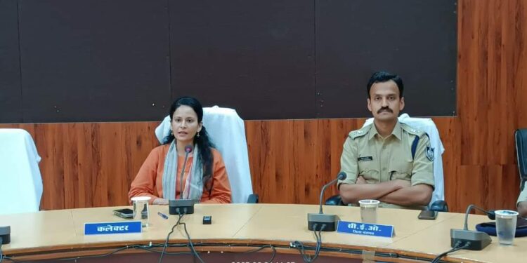हॉकर्स जोन में शिफ्ट होंगे पथ विक्रेता कलेक्टर ने ली पथ विक्रेता एवं व्यवसायियों की बैठक