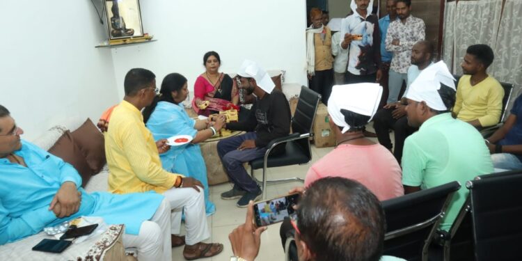 *महापौर श्रीमति प्रीति संजीव सूरी ने सफाई मित्रों की कलाई में बांधी राखी*  *महापौर के बहिन रूपी स्नेह से नगर निगम सफाई मित्रों के चेहरे खिले, नगर निगम में मना रक्षाबंधन पर्व*