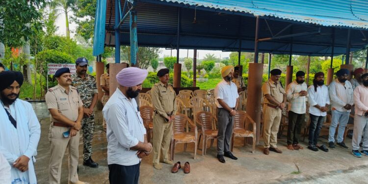 दिवंगत पुलिसकर्मी जगजीत सिंह भाटिया को पुलिस अधीक्षक ने दी श्रद्धांजलि