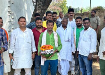 *देश की मिट्टी संसार की सबसे पवित्र मिट्टी– कैलाश आचार्य*  *विभिन्न गांव में निकल गया अमृत कलश यात्रा घर घर से लिया गया मिट्टी*