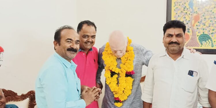पूर्व विधायक शुक्ला का जन्मदिन उनके प्रशंसकों ने आत्मीयता से मनाया गया
