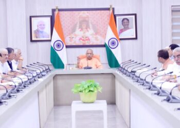 दीपावली से पहले प्रदेश की सड़कों को गड्ढामुक्त बनाने के लिए विशेष अभियान चलाने के लिए मुख्यमंत्री का निर्देश ।