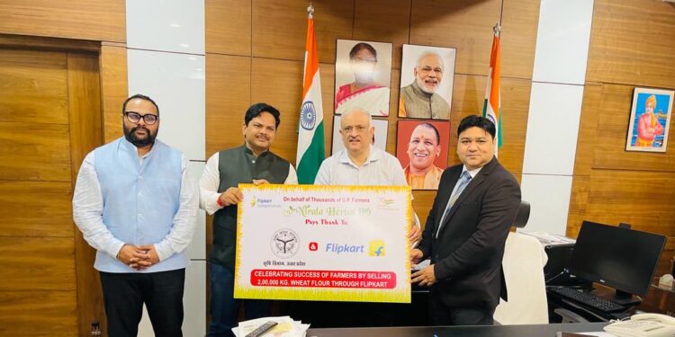 लखनऊ के किसान समूह ने फ्लिपकार्ट पर 2 लाख किलो आटे का किया व्यापार अपर मुख्य सचिव कृषि ने दी बधाई।