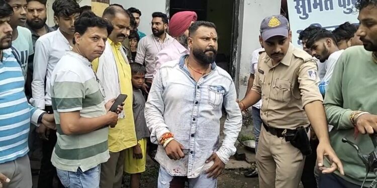 गोलीकांड की गूंज से गूंजा कोठी बाजार,दिनदहाड़े दुकान में घुसकर युवक पर पिस्टल से 6 राउंड फायर,गोली लगने से युवक घायल,गोली चलने से इलाके में फैल गई सनसनी,युवक का इलाज जारी..देखे VIDEO