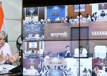 मुख्य सचिव ने वीडियो कॉन्फ्रेन्सिंग के माध्यम से मण्डलायुक्तों एवं जिलाधिकारियों के साथ की समीक्षा बैठक