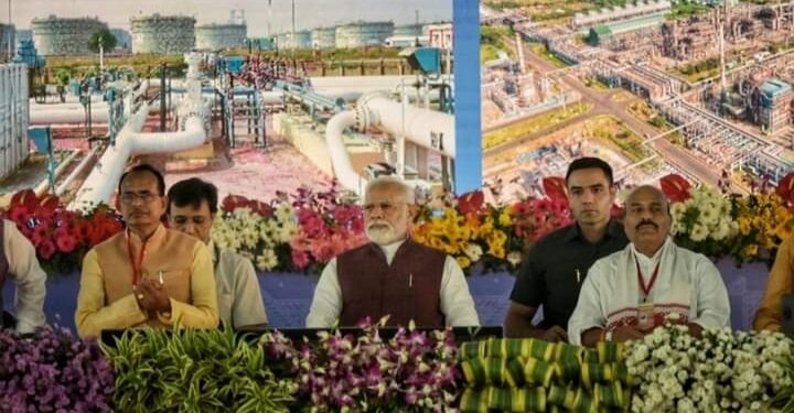 प्रधानमंत्री श्री मोदी ने 49 हजार करोड़ के पेट्रोकेमिकल काम्पलेक्स का किया शिलान्यास श्री मोदी जनदर्शन में उमड़ा जन उत्साह