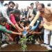 मुख्यमंत्री श्री चौहान ने बीना रिफाइनरी हेलीपैड पर बादाम का पौधा रौपा