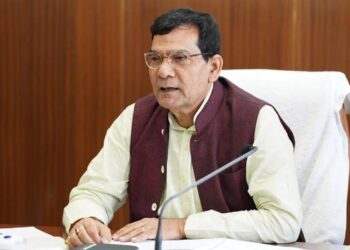 ट्रिपिंग, फाल्ट की समस्या से निजात देने के लिए जर्जर पोल, लाइन को बदला जा रहा