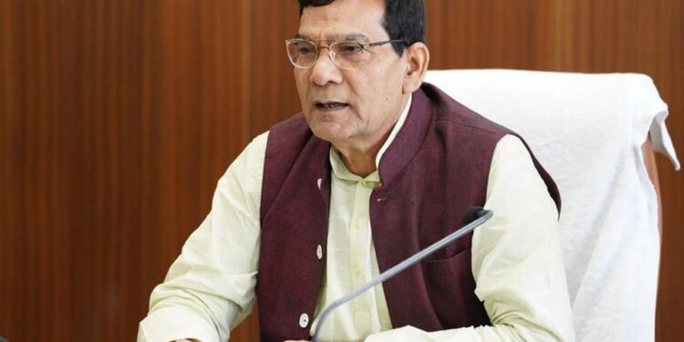 ट्रिपिंग, फाल्ट की समस्या से निजात देने के लिए जर्जर पोल, लाइन को बदला जा रहा