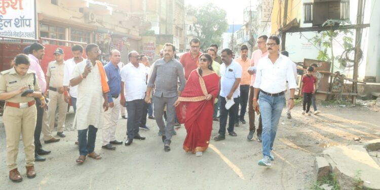 *महापौर श्रीमति प्रीति संजीव सूरी के साथ पुलिस-प्रशासन -निगम अधिकारियों की संयुक्त टीम ने किया जगन्नाथ चौक से घंटाघर मार्ग का निरीक्षण*