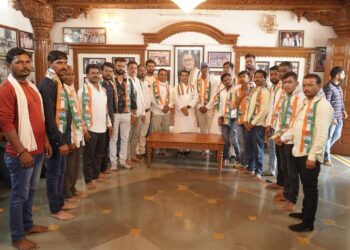 कांग्रेस की सदस्यता ली मलारा के युवाओं ने
