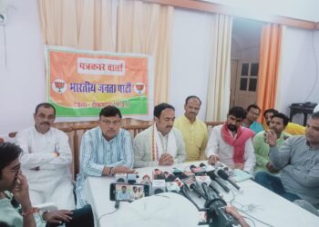 *भाजपा पार्टी की जन आशीर्वाद यात्रा की प्रेस कॉन्फ्रेंस में मंत्री प्रभुन्न सिंह तोमर व मंत्री बृजेंद्र प्रताप सिंह मुख्य रूप से रहे उपस्थित, टीकमगढ़ जिले की जन आशीर्वाद यात्रा में जनता के उत्साह से साफ है भाजपा पूर्ण बहुमत में सरकार बनाने जा रही है