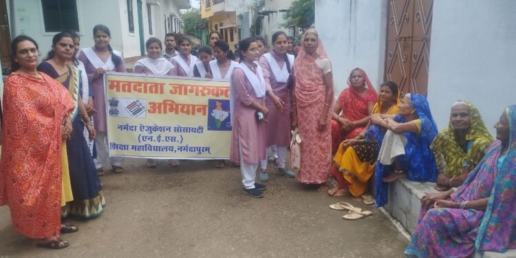 ग्राम रोहना में मतदाता जागरूकता रैली संपन्न,मतदान के लिए किया जागरूक किया