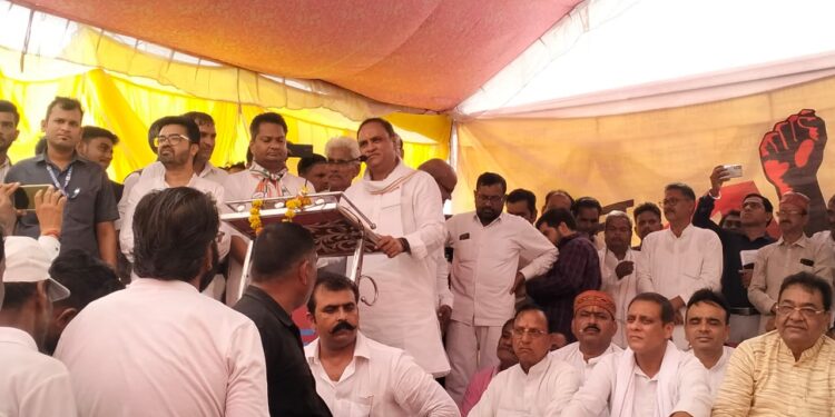 पवई पहुंची कांग्रेस पार्टी की जन आक्रोश यात्रा |  जगदीश स्वामी मंदिर में हुई आम सभा आयोजित |
