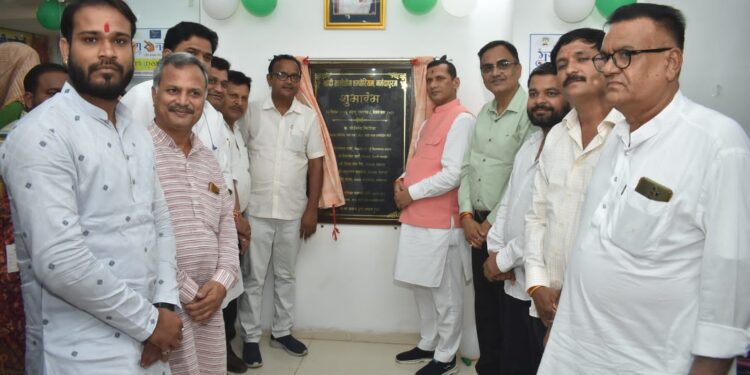 नवीन खादी ग्राम उद्योग एंपोरियम का हुआ शुभारंभ