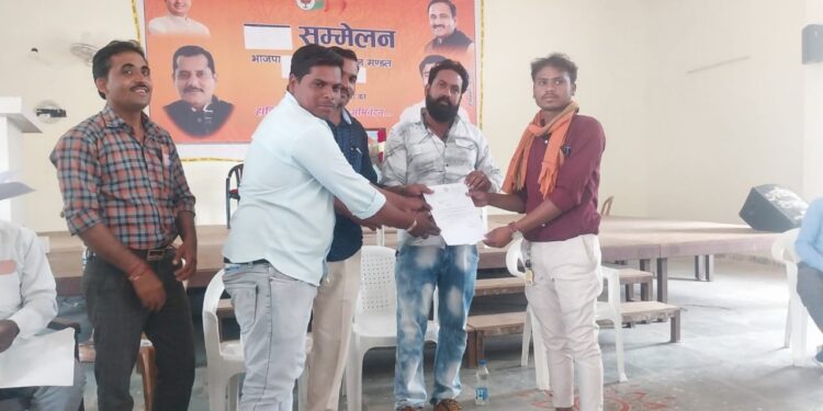 खुरई विधानसभा के मालथौन में अनुसूचित जाति मोर्चा कोभी भाजपा ने पदभार ग्रहण करबाया